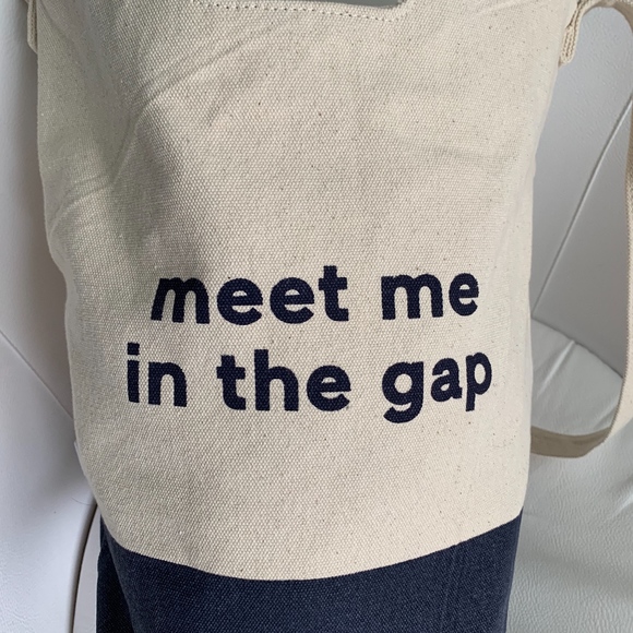 Gap Canvas Gap Card Exclusive (Limited Edition) Tote - Picture 3 of 4
